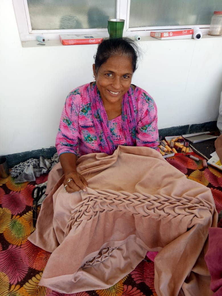 Le Coussin Rond en Velours Rose Poudré